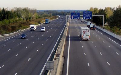 Qui n’est jamais resté un peu trop longtemps sur la voie du milieu sur autoroute ? 🙂 Petit piqure de rappel sur l’utilisation de cette voie ⬇️