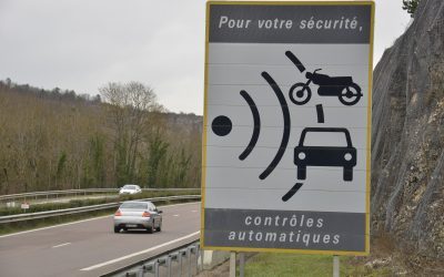 ℹ️ Les voitures radar privées arrivent et circuleront dès 2022 dans toute la France !  👉 En moyenne utilisées 5h30 par jour, celles qui circulent déjà dans quelques régions ont  permis de relever 264 743 infractions entre janvier et avril 2020.